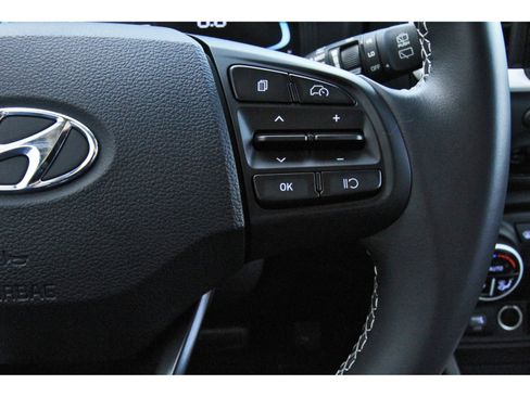 Used 2024 Hyundai Venue Limited FWD image 19