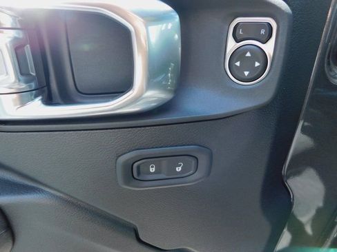 New 2025 Jeep Wrangler Unlimited Rubicon w/ Technology Group image 24