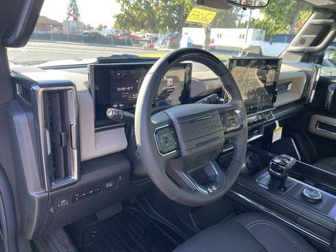 New 2026 GMC Hummer EV SUV w/ LPO, Roof Cross Rail Package AWD/4WD image 44