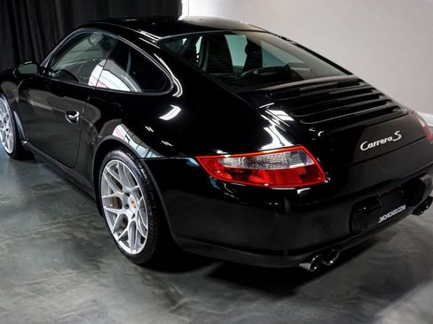 Used 2005 Porsche 911 Carrera S RWD image 15
