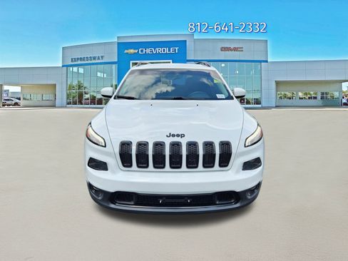 Used 2018 Jeep Cherokee Latitude w/ Altitude Package image 2