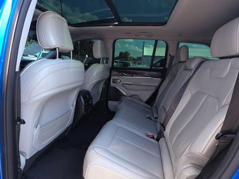 Used 2022 Jeep Grand Cherokee Overland AWD/4WD image 10