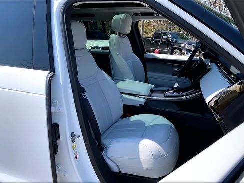Used 2024 Land Rover Range Rover Sport SE image 8