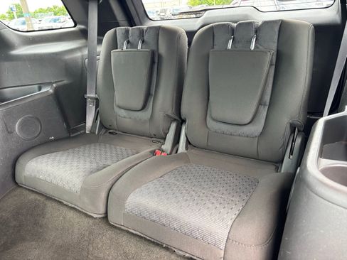 Used 2014 Ford Explorer XLT w/ Equipment Group 201A AWD/4WD image 17