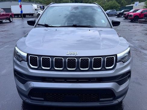 Used 2023 Jeep Compass Latitude w/ Sun and Sound Group AWD/4WD image 5