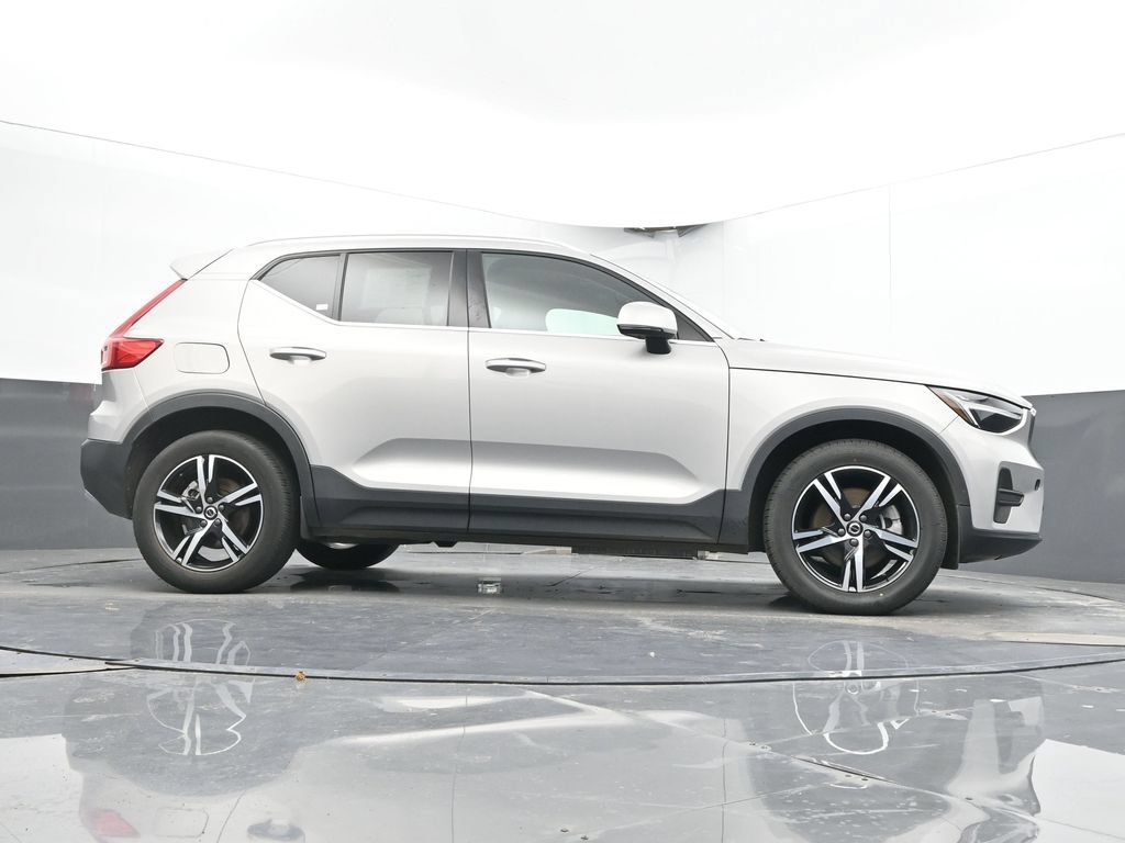 Used 2024 Volvo XC40 B5 Core AWD/4WD image 43