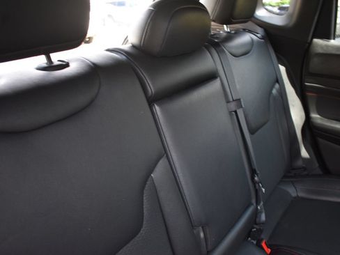 Used 2025 Jeep Compass Trailhawk AWD/4WD image 28