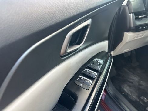 Used 2022 Kia Carnival LX image 12