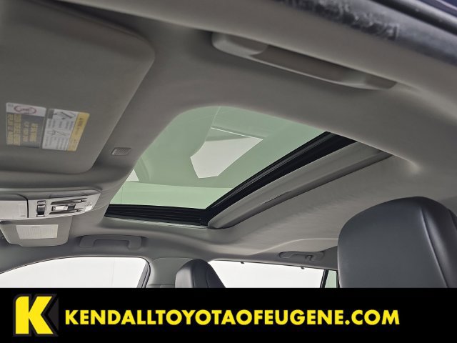 Used 2022 Toyota Highlander XLE AWD/4WD image 25