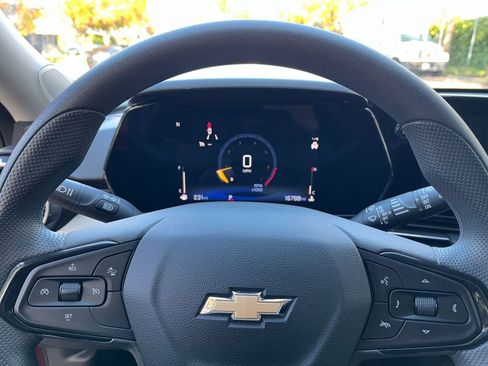 Used 2025 Chevrolet Trax LT image 25