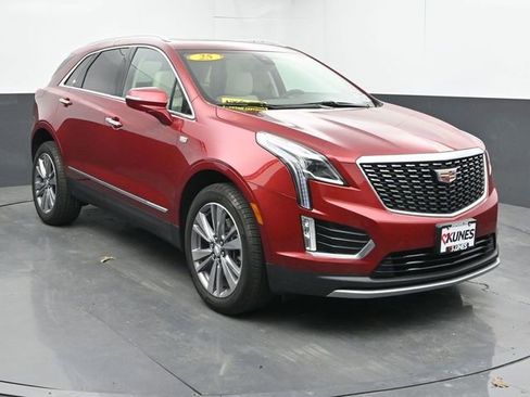 Used 2025 Cadillac XT5 Premium Luxury AWD/4WD image 2