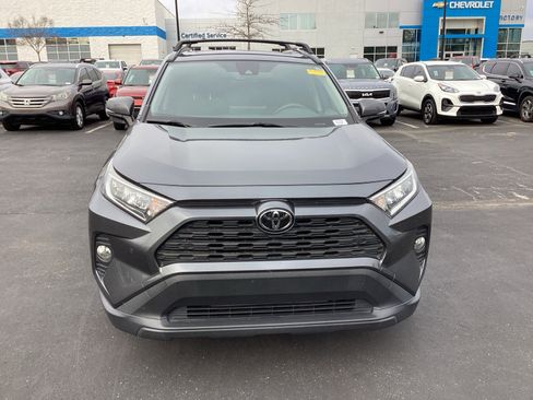 Used 2019 Toyota RAV4 XLE image 4
