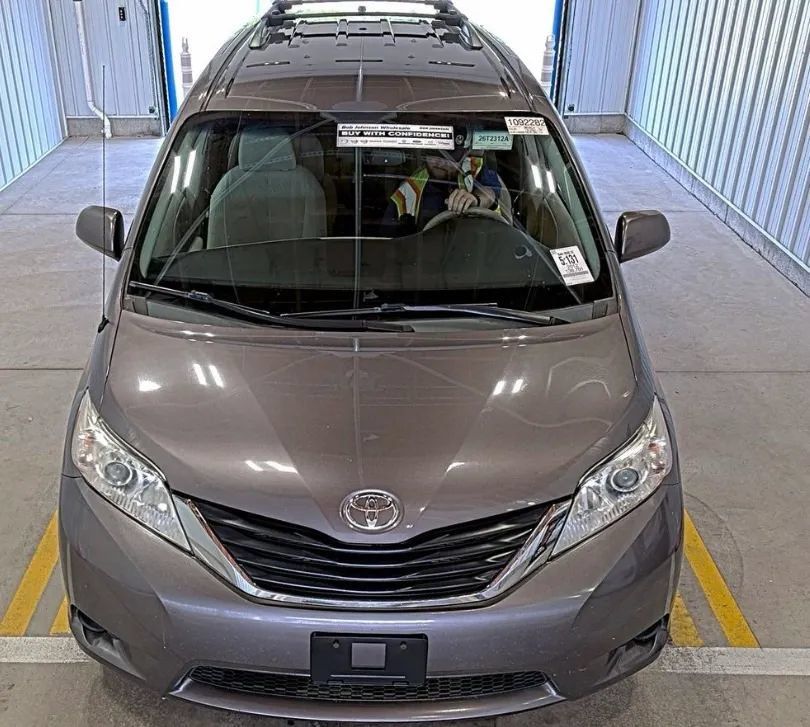 Used 2012 Toyota Sienna LE FWD image 6