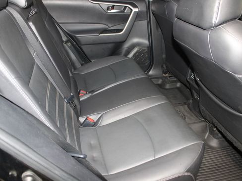 Used 2022 Toyota RAV4 XLE Premium image 28