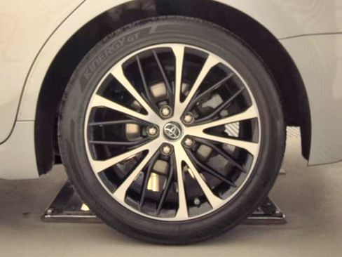 Used 2019 Toyota Camry SE FWD image 23