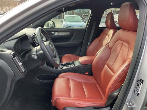 Used 2019 Volvo XC40 T5 Inscription image 8