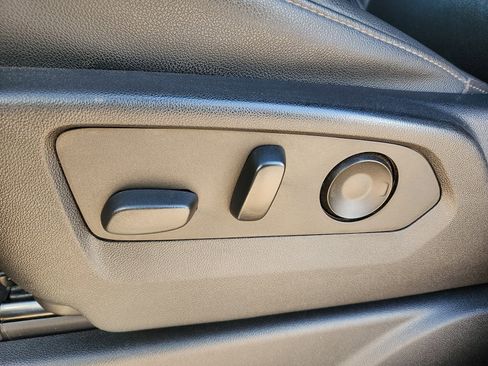 Used 2022 Chevrolet Suburban LT image 12