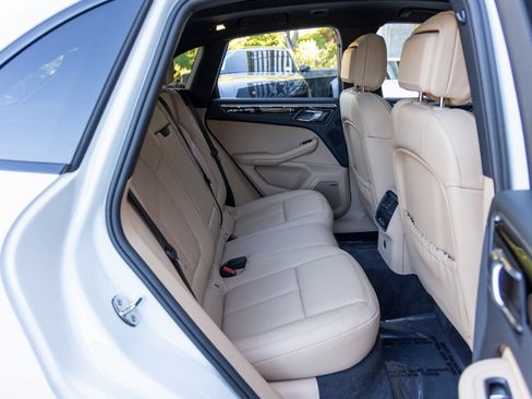 Certified 2025 Porsche Macan image 48