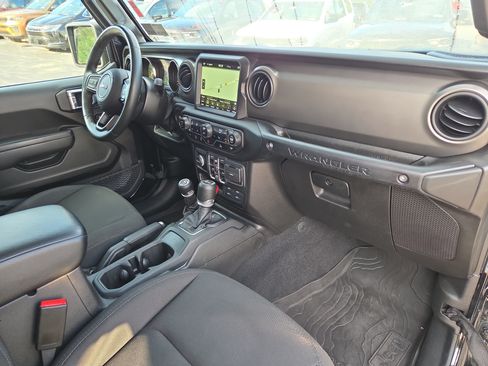 Certified 2022 Jeep Wrangler Unlimited Sport AWD/4WD image 19