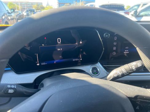 Used 2025 Chevrolet Trax LT image 40