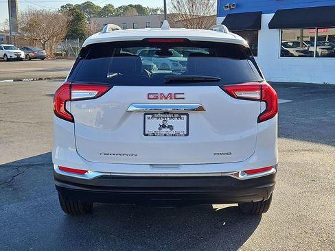 Used 2024 GMC Terrain SLT image 6