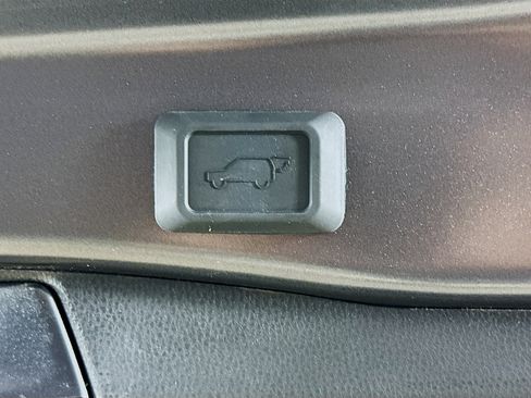 Used 2025 Toyota RAV4 XLE Premium image 29