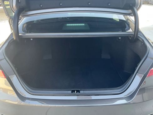 Used 2018 Toyota Camry LE image 15