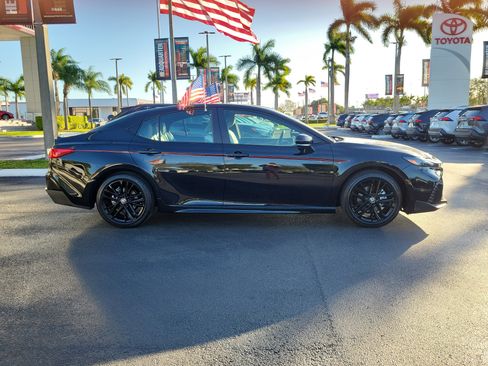 Used 2025 Toyota Camry SE image 13