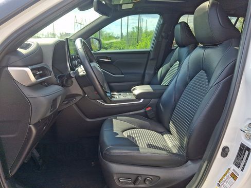Used 2022 Toyota Highlander XSE FWD image 15