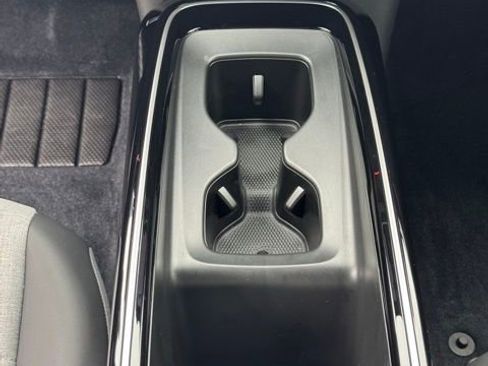 Used 2025 Volkswagen ID.4 Pro image 13