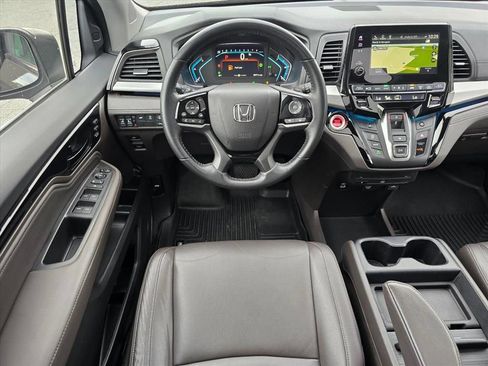 Used 2022 Honda Odyssey Touring image 3
