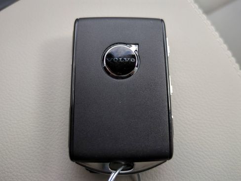 New 2026 Volvo XC40 B5 Plus w/ Protection Package Premier image 28