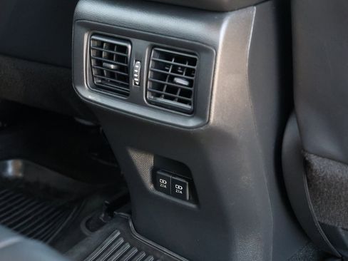 Used 2021 Toyota RAV4 XLE Premium image 36