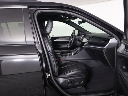 Used 2024 Jeep Grand Cherokee L Limited w/ Luxury Tech Group II image 35