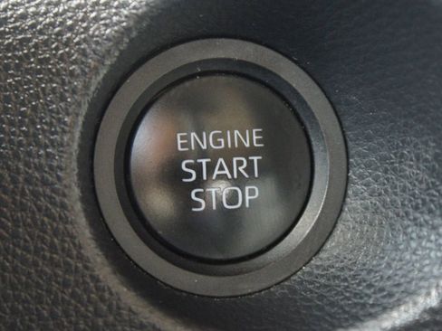 Used 2024 Toyota Corolla Cross XLE image 9