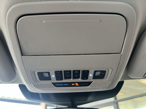 Used 2022 Ford Explorer XLT w/ Equipment Group 202A AWD/4WD image 41