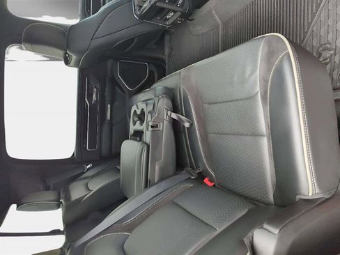 Used 2022 RAM 1500 Laramie w/ Sport Appearance Package image 17