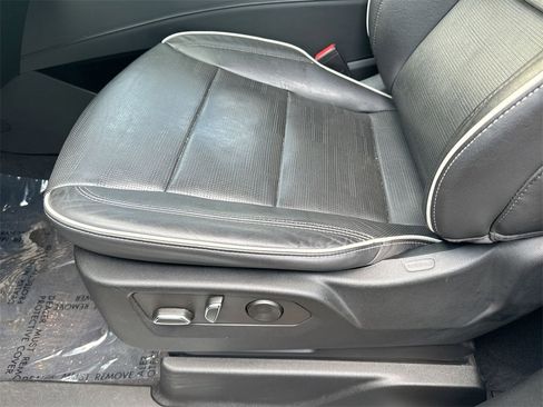 Used 2023 Cadillac Escalade Premium Luxury image 14