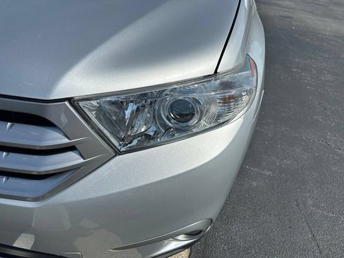 Used 2013 Toyota Highlander SE FWD image 9