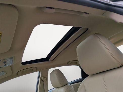 Used 2017 Toyota Avalon XLE Premium image 24