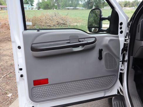 Used 2005 Ford F350 XL AWD/4WD image 24