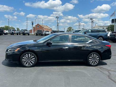 Used 2025 Nissan Altima 2.5 SV FWD image 1