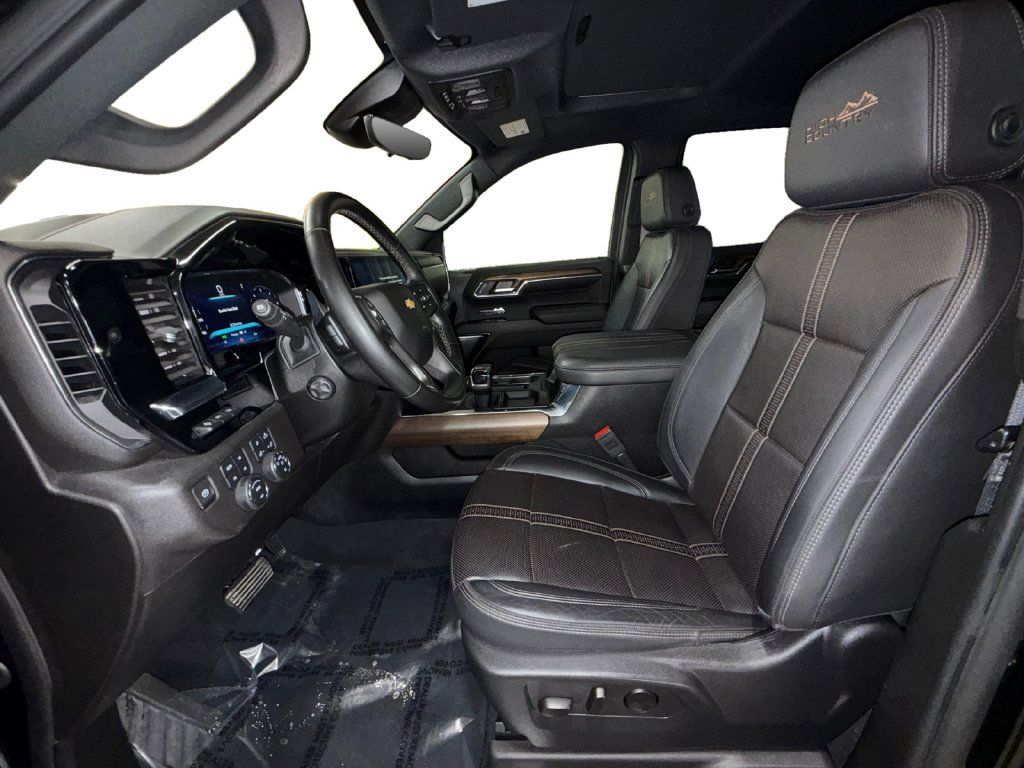Used 2024 Chevrolet Silverado 1500 High Country w/ Technology Package AWD/4WD image 9