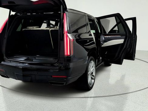 Used 2025 Cadillac Escalade Sport Platinum w/ LPO, Floor Liner Package AWD/4WD image 12
