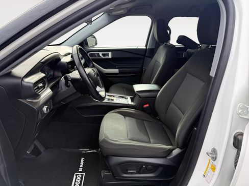 Used 2022 Ford Explorer XLT image 10