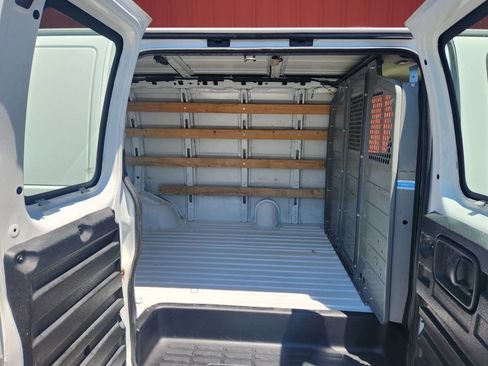 Used 2017 GMC Savana 2500 RWD image 10