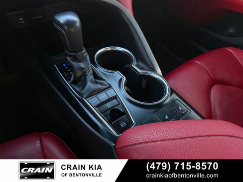 Used 2018 Toyota Camry XSE FWD image 19