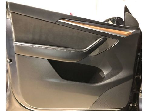 Used 2024 Tesla Model Y Long Range image 17