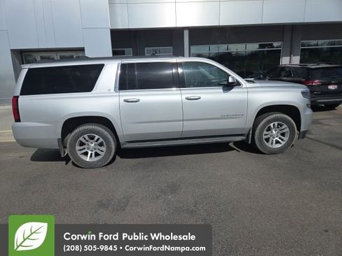 Used 2016 Chevrolet Suburban LT image 8