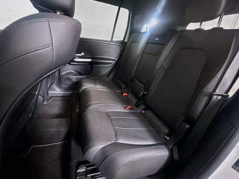 Used 2025 Mercedes-Benz GLB 250 4MATIC image 27